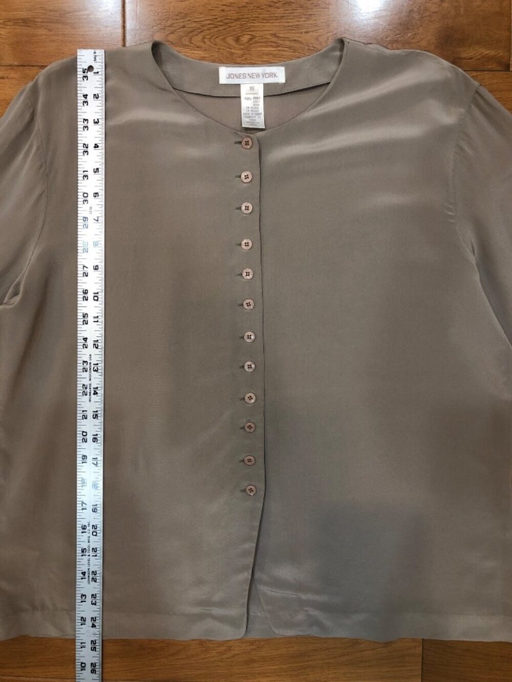 Jones New York Silk Button Front Beige Blouse Size 16 Polished Professional Luxe - Picture 8 of 9